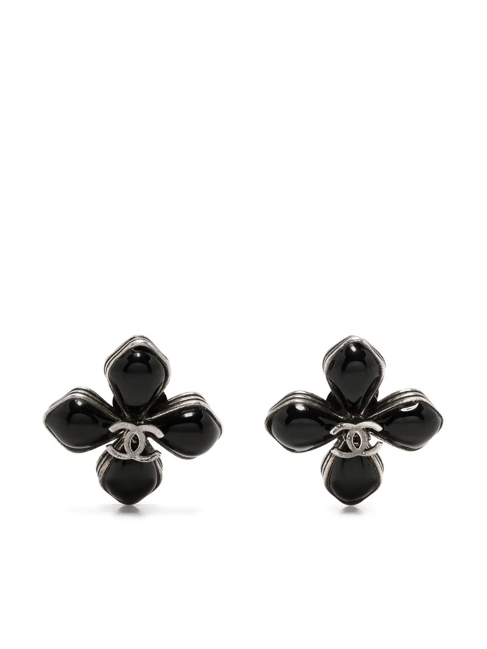

CHANEL Pre-Owned 1996 floral logo clip-on earrings - Black