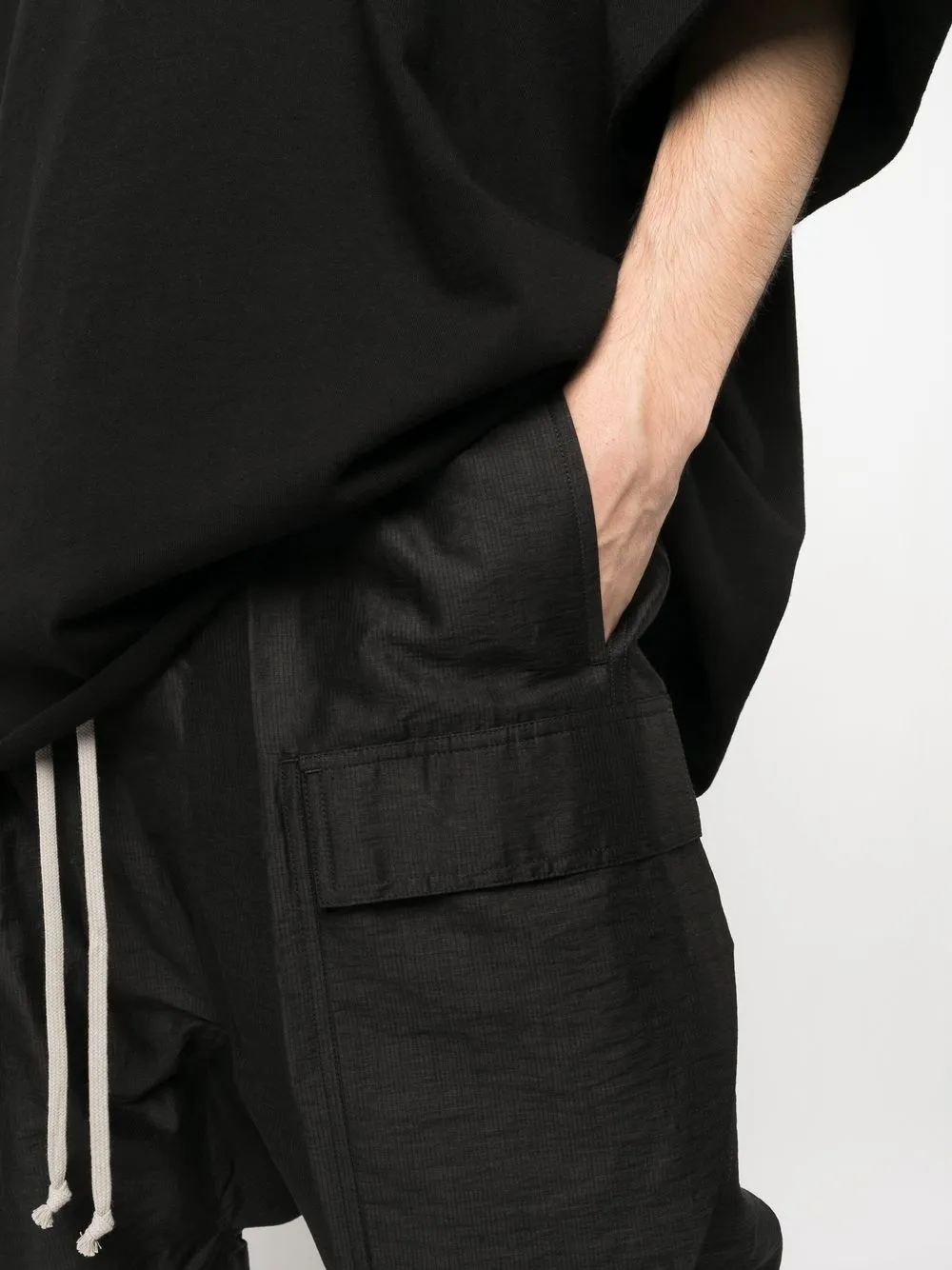 Shop Rick Owens Cargo Pods Drop-crotch Shorts In Schwarz