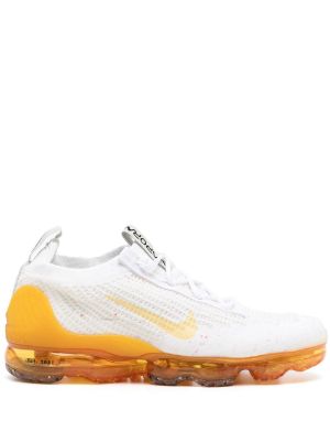 White vapormax shop trainers