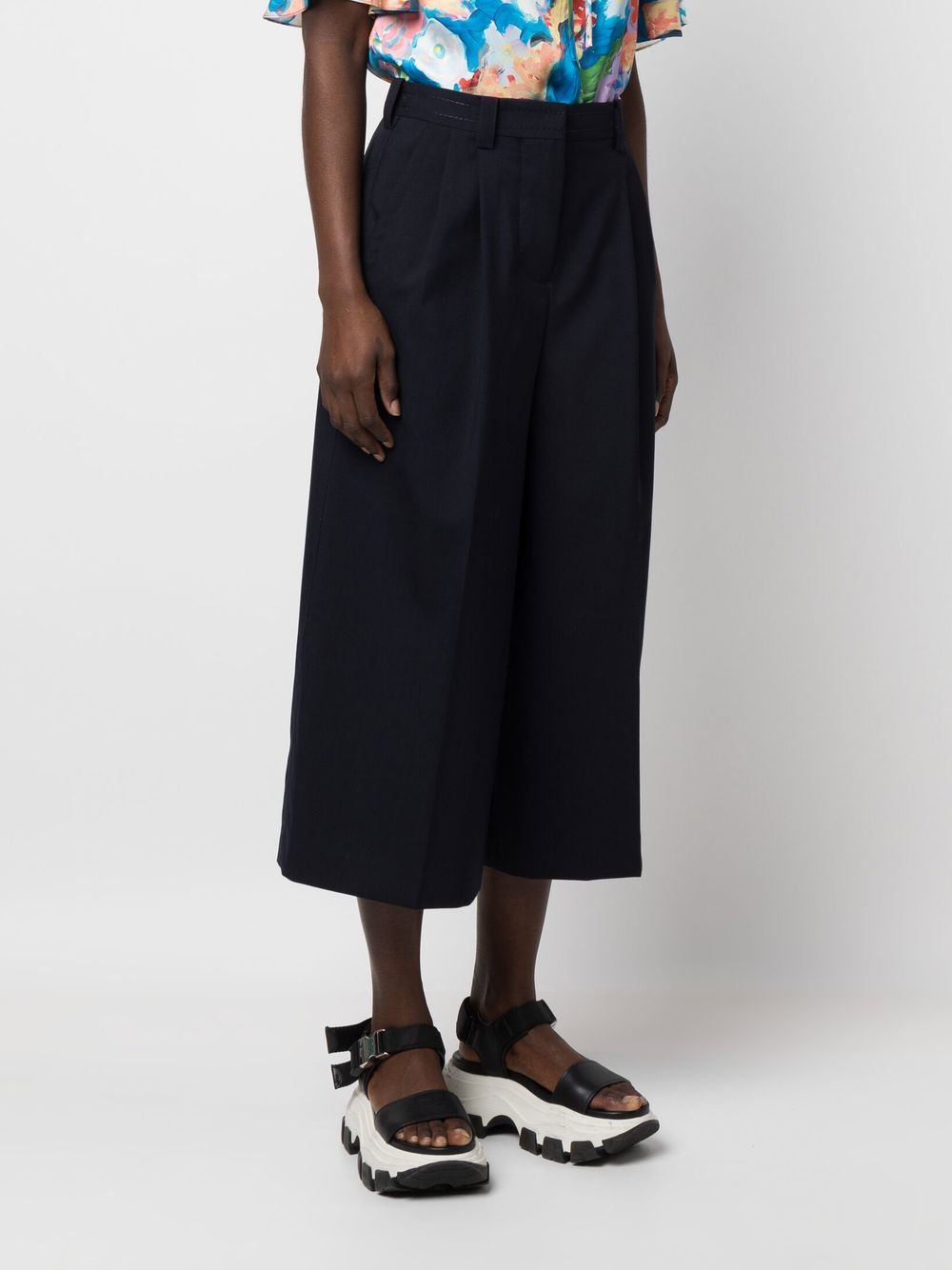 wide-leg cropped trousers