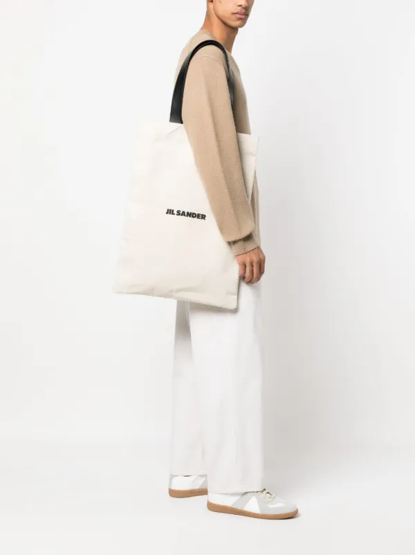 トートバッグ Jil Sander FW24 BAG WITH LOGO (J07WC0029_P4840001) Jil Sander logo-print Linen Tote Bag | Neutrals | FARFETCH