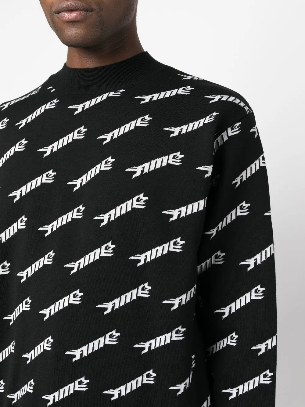 AMBUSH ロコ刺繍ハルティフティ BMBB020F22FLE001 1902 AMBUSH logo-intarsia crew-neck Jumper | Black | FARFETCH