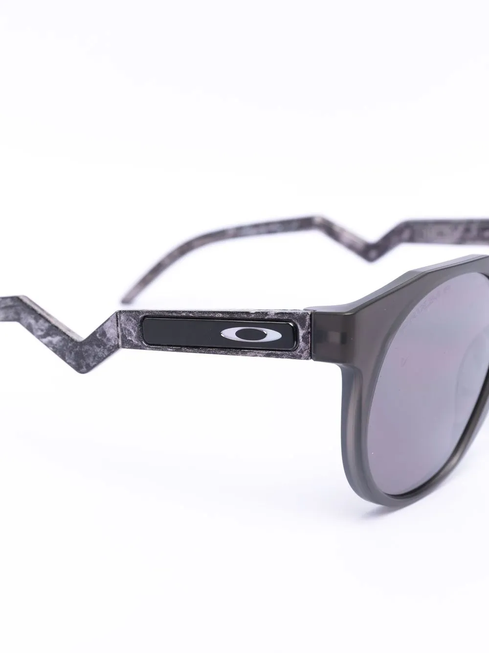 Oakley geometricframe Sunglasses Farfetch