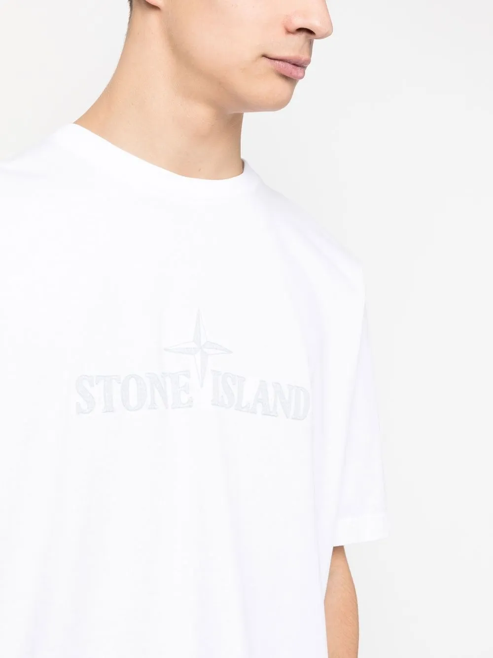 logo-embroidered T-shirt