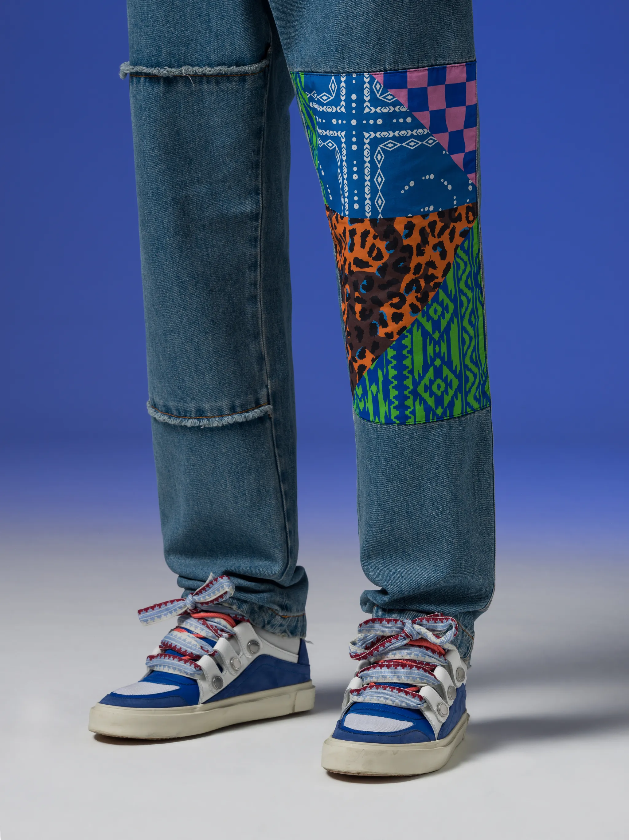 patchwork-detailing straight-leg jeans from Marcelo Burlon County of Milan featuring indigo blue, cotton blend, mid-wash, patchwork detailing, logo patch to the rear, straight leg, mid-rise, belt loops, front button and zip fastening and classic five pockets.