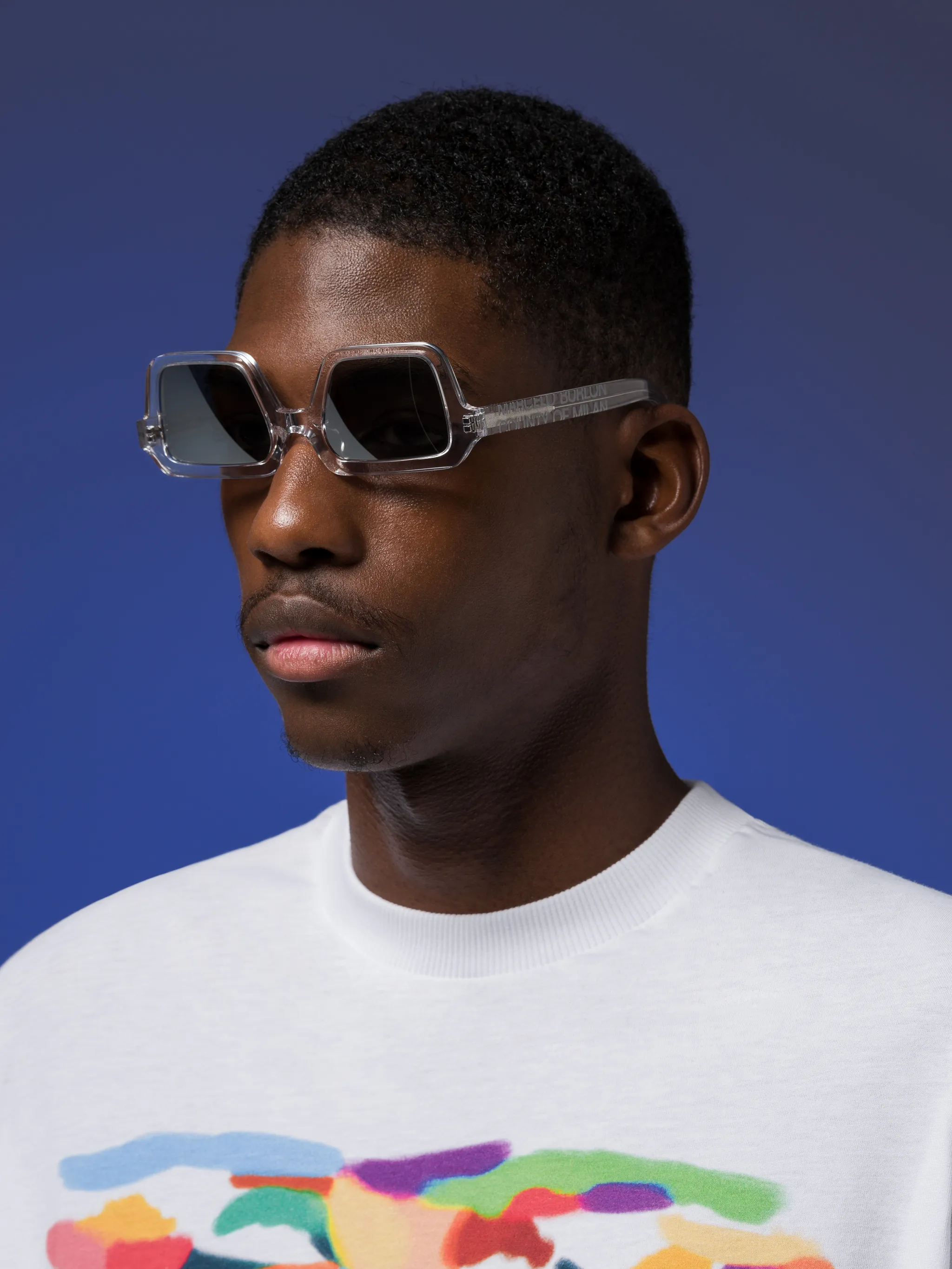 Solidago square-frame sunglasses from Marcelo Burlon County of Milan featuring transparent design, acetate, grey tinted lenses, UV-protective lenses, square frame, logo print at the arm, straight arms and curved tips. These glasses come with a protective case..