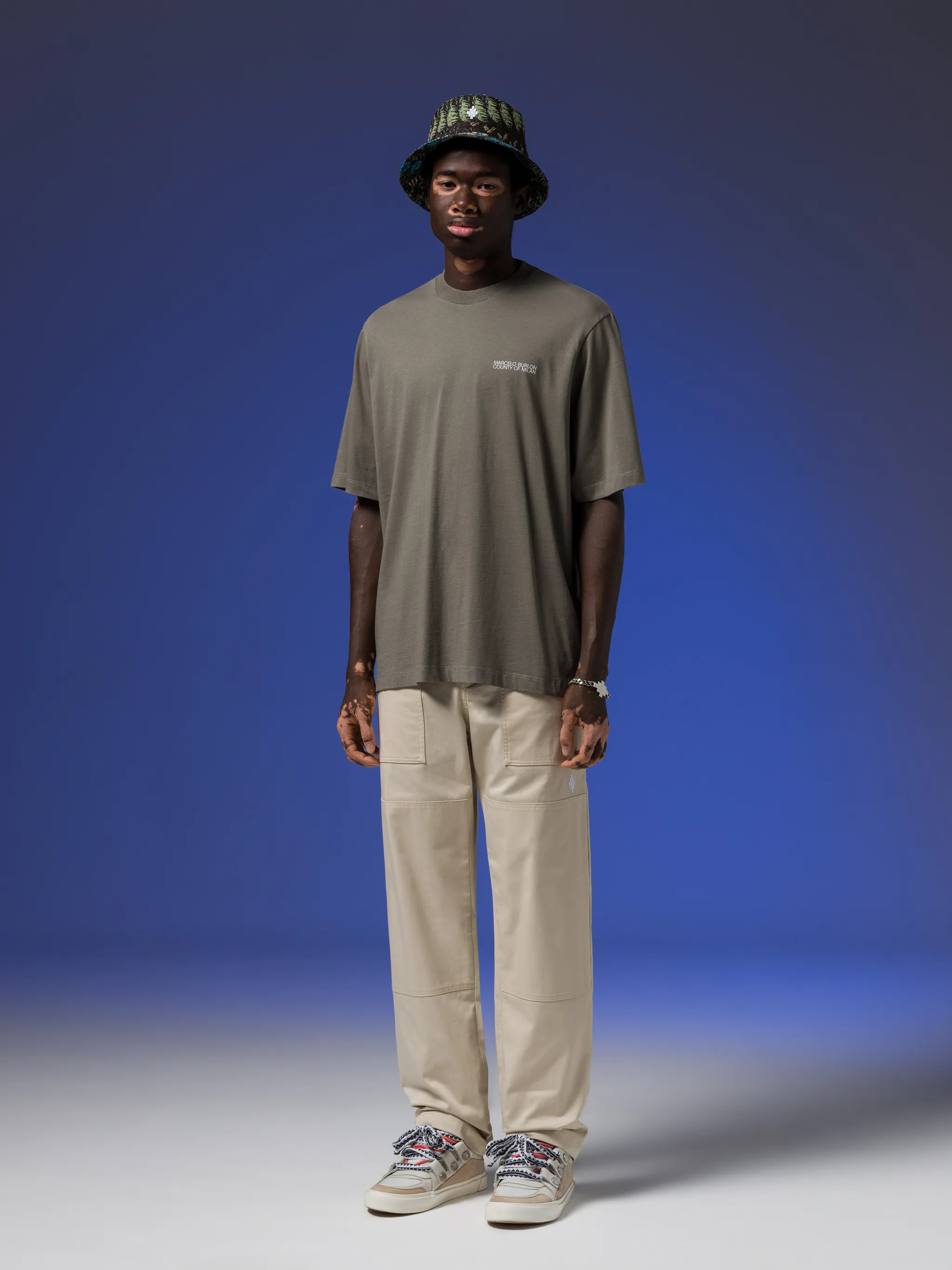 Tempera logo-print T-shirt from Marcelo Burlon County of Milan featuring olive green, cloud white, stretch organic cotton, logo print at the chest, logo print to the rear, crew neck, short sleeves and straight hem. Conscious: This item is made from at least 50% organic materials.