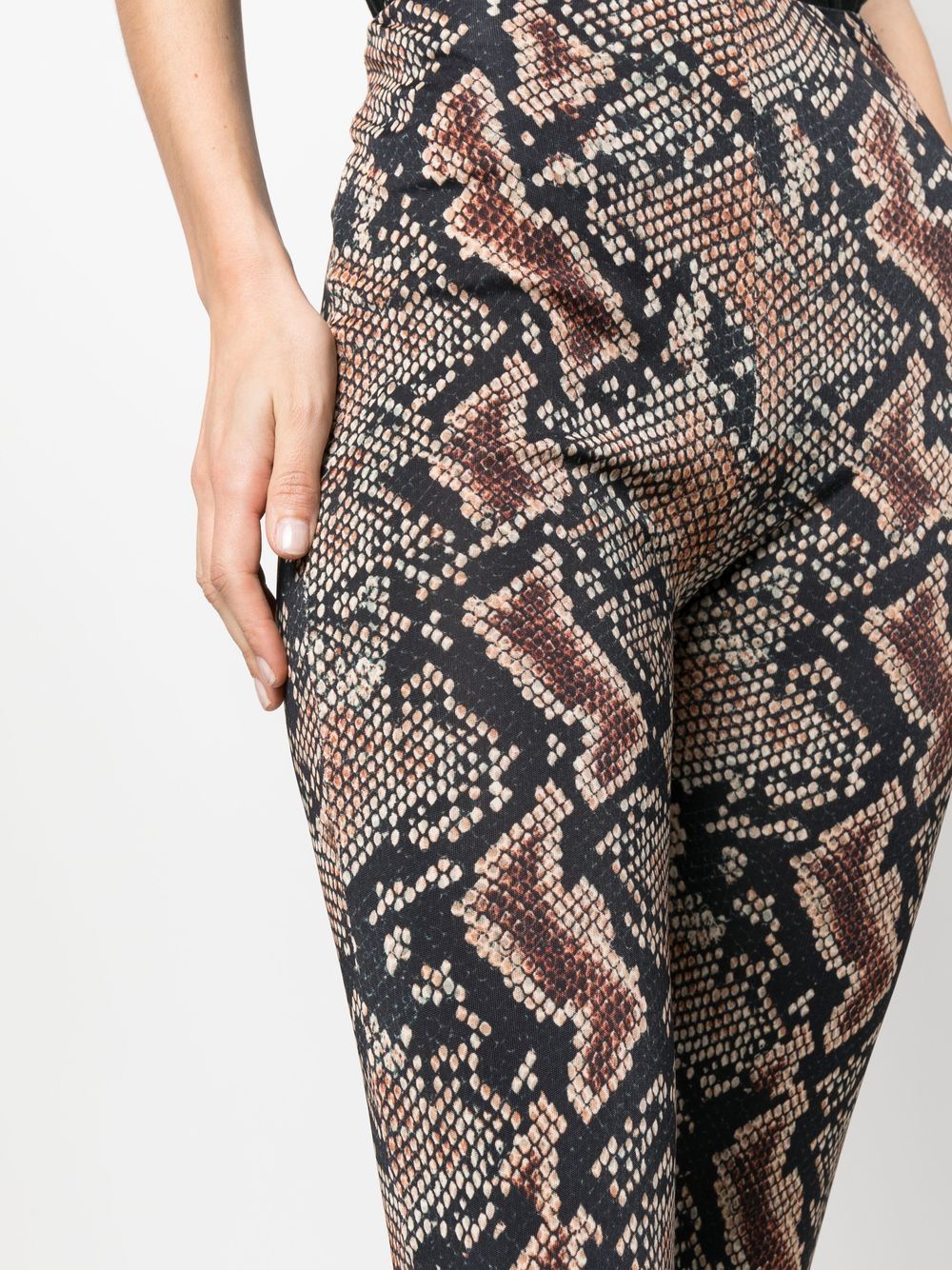 Shop Atlein Snakeskin-print Flared Trousers In Schwarz