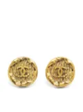 CHANEL Pre-Owned 1994-1995 CC engraved clip-on earrings - Gold