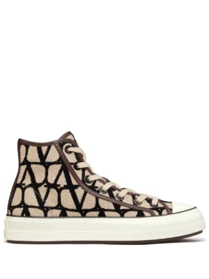 Converse shop x valentino