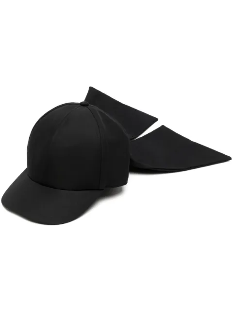 sacai gorra con moño en la parte posterior 