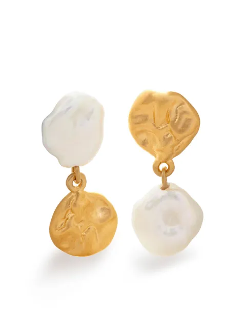 Monica Vinader aretes Keshi de Monica Vinader x Mother of Pearl