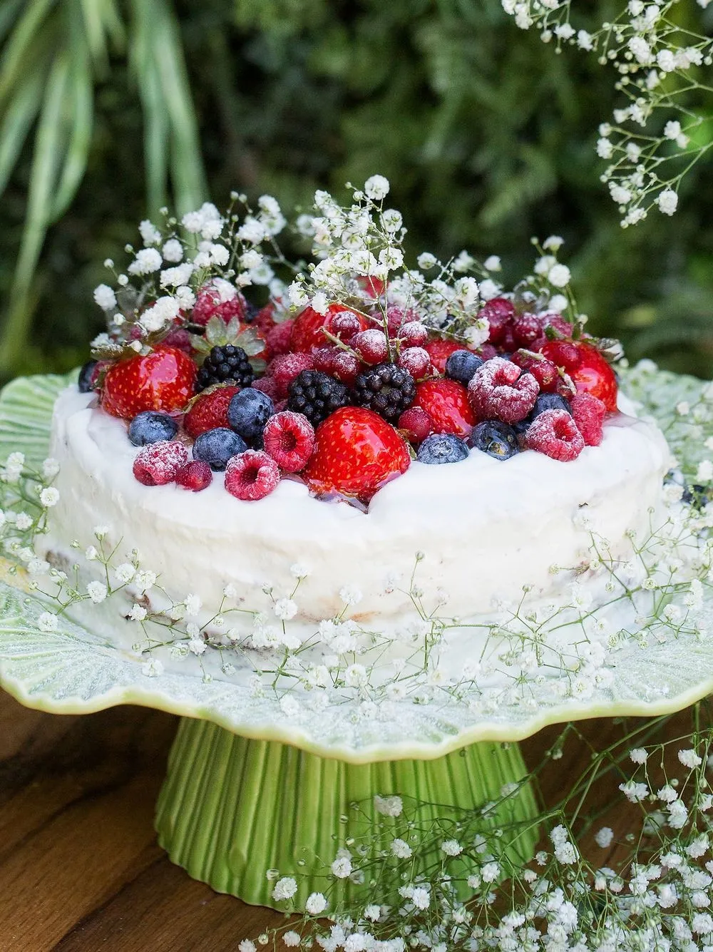 Shop Bordallo Pinheiro Maria Flor Cake Stand In Grün