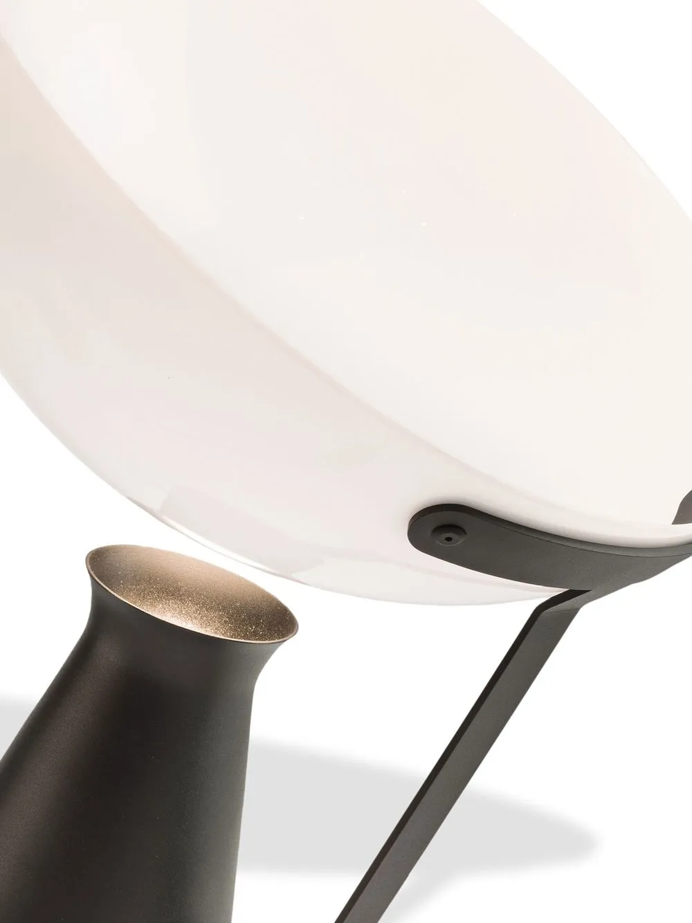 Karakter Aida Curved Lamp In Weiss