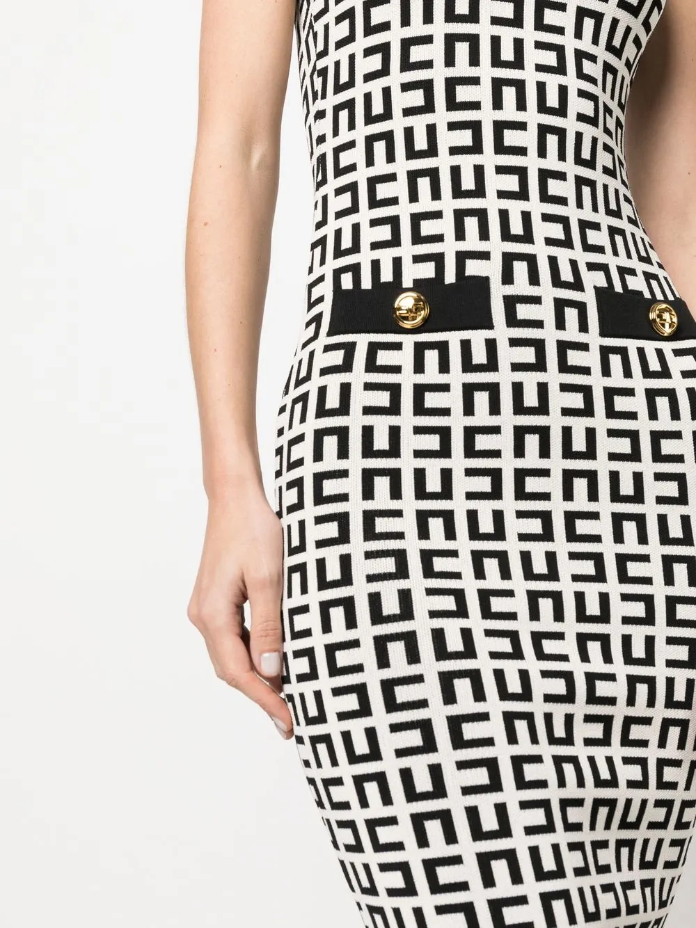 Elisabetta Franchi Outlet Settimo: A Glamorous Gem for Savvy Shoppers