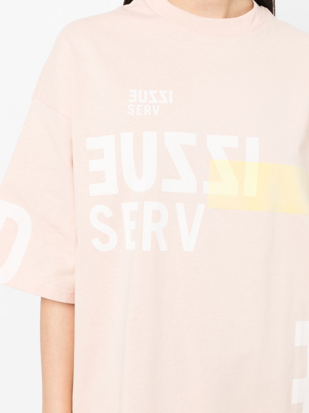 Shop Izzue Logo-print Drop-shoulder T-shirt In Pink