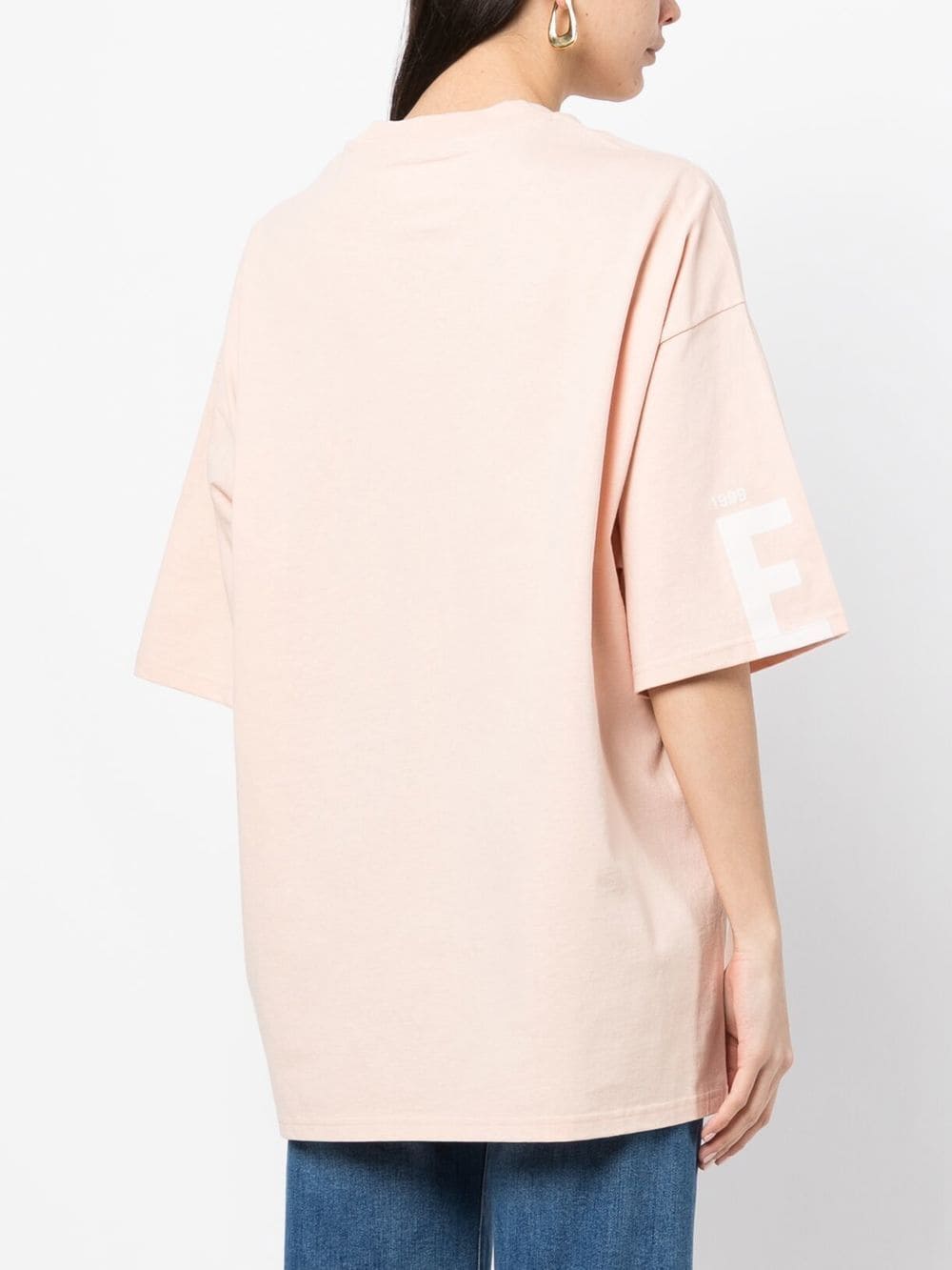 Shop Izzue Logo-print Drop-shoulder T-shirt In Pink