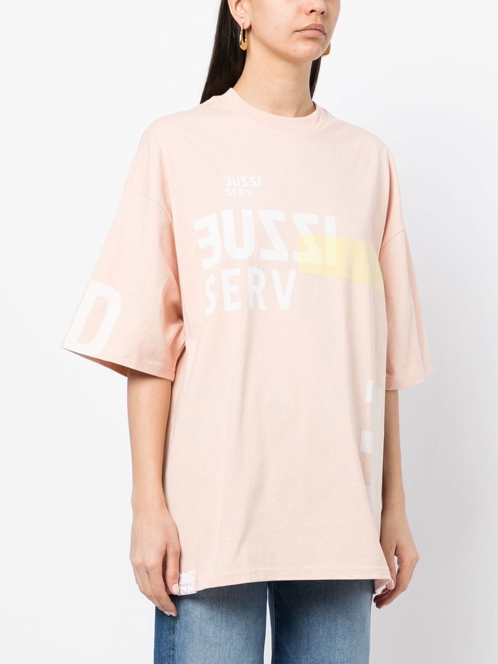 Shop Izzue Logo-print Drop-shoulder T-shirt In Pink