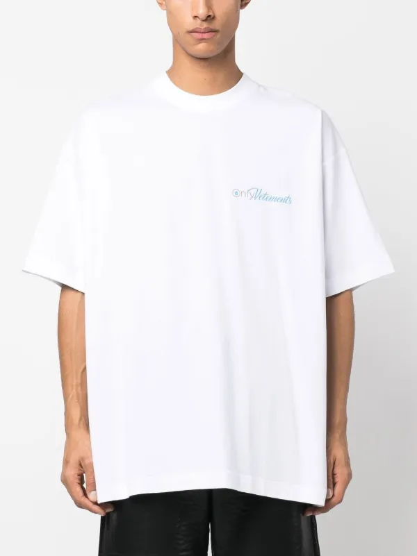 VETEMENTS ロゴTシャツ