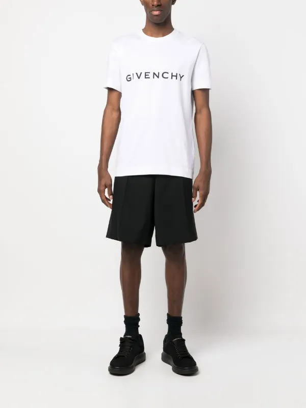 【GIVENCHY】Logo Classic Fit Short Sleeve T-Shirt/送料込み Givenchy logo-print short-sleeve T-shirt | White | FARFETCH
