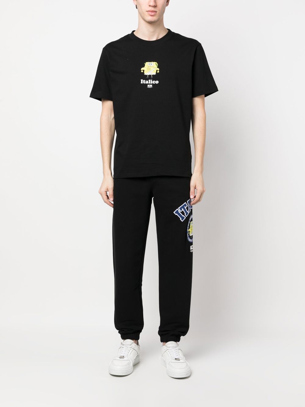 Shop Gcds Graphic-print T-shirt In Black