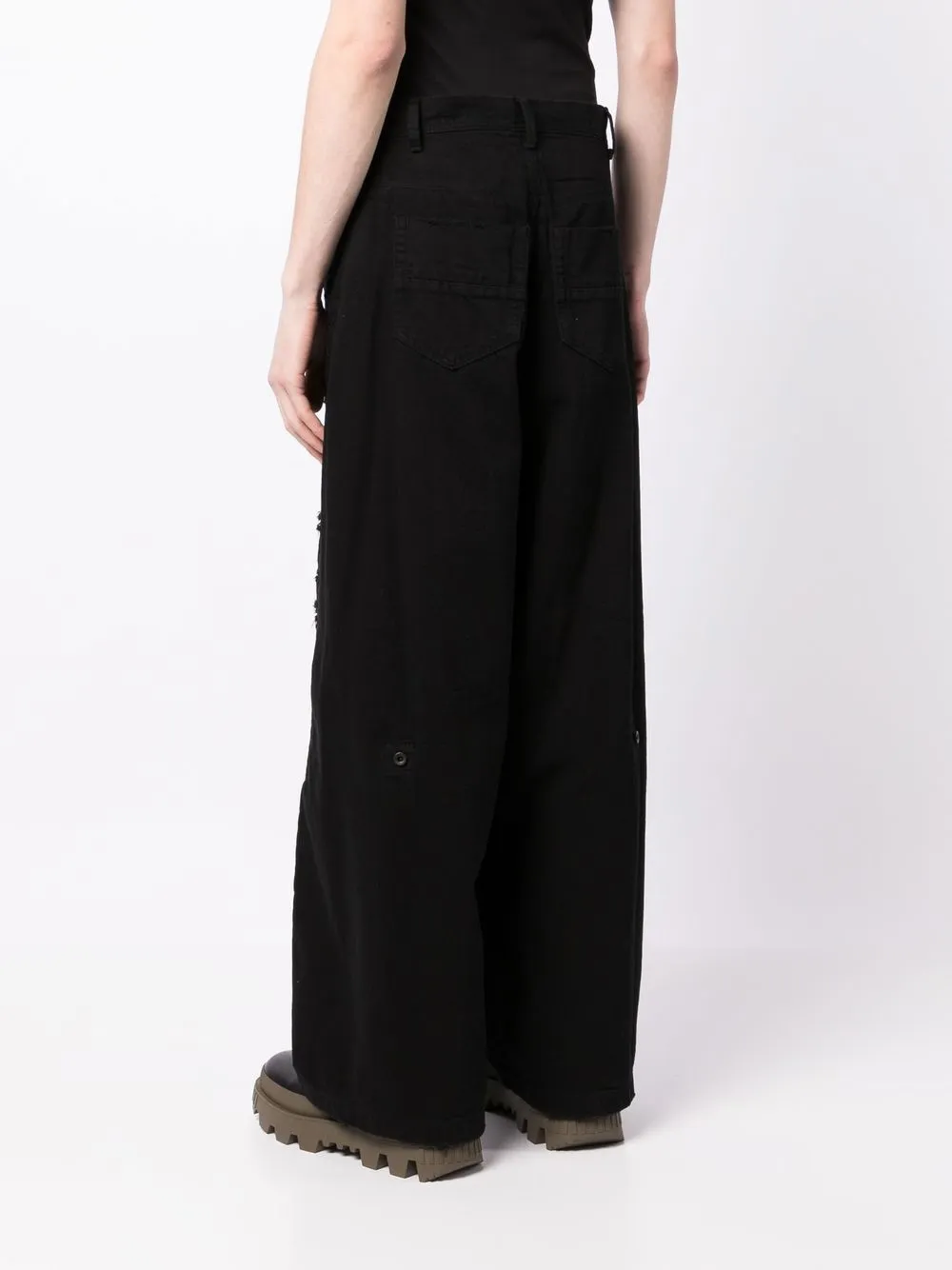 Julius Paintsplatter Wideleg Jeans In Schwarz ModeSens