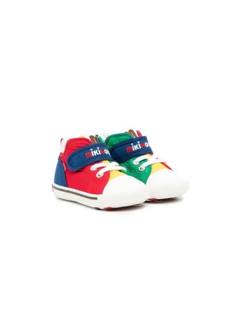 Miki House tenis altos con logo bordado
