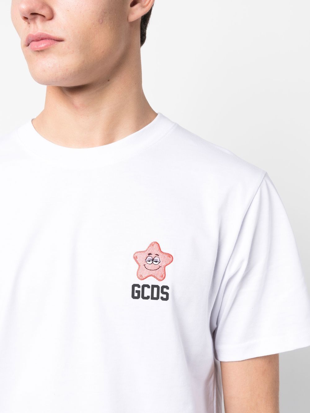 Shop Gcds Star-patch Logo-print T-shirt In Weiss