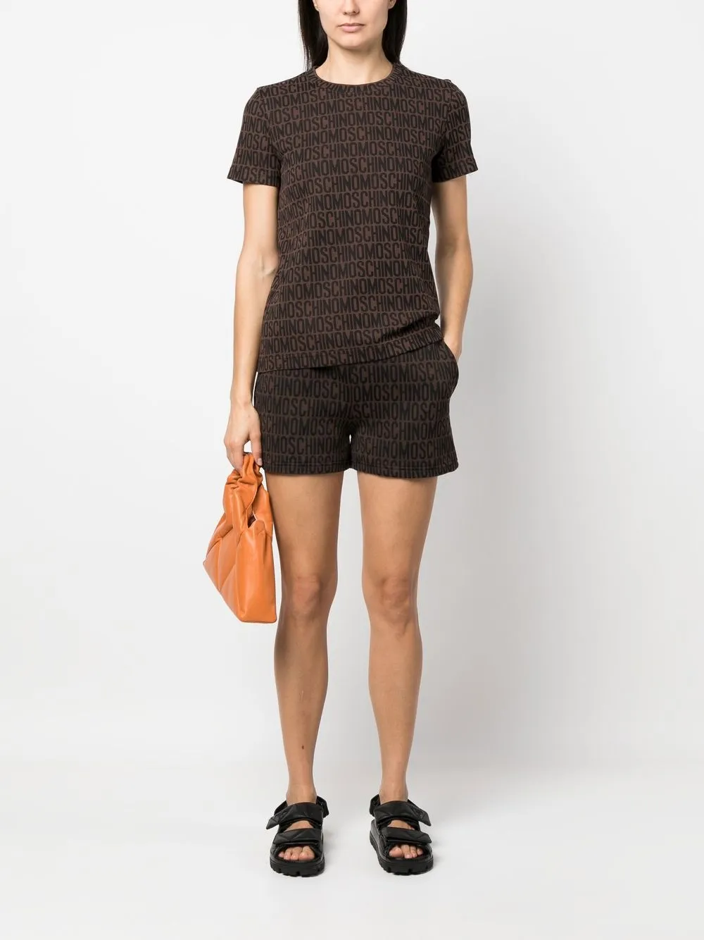 Moschino T-shirt met logoprint - Bruin