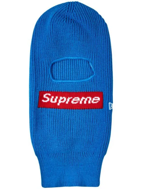 Supreme pasamontañas con logo de supreme x New Era