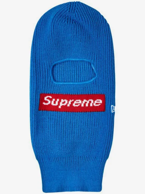 Supreme pasamontañas con logo de supreme x New Era