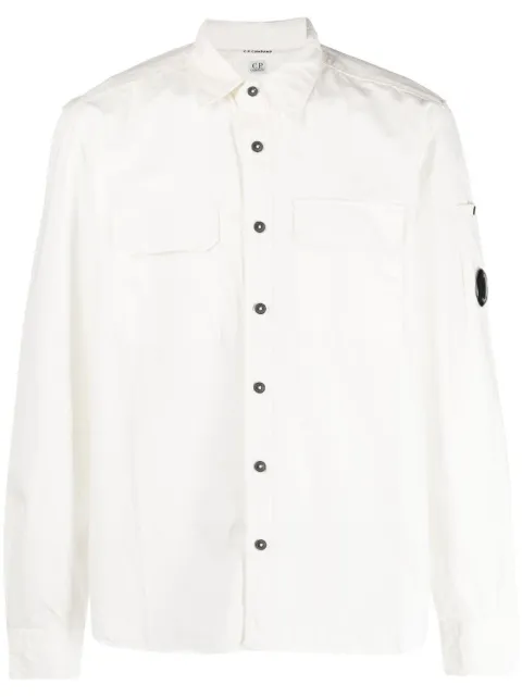C.P. Company camisa con parche del logo en la manga