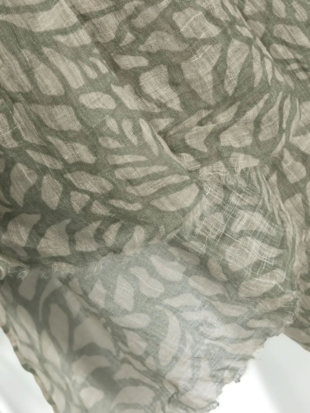 Brunello Cucinelli Leaf-print Linen Scarf In Neutrals