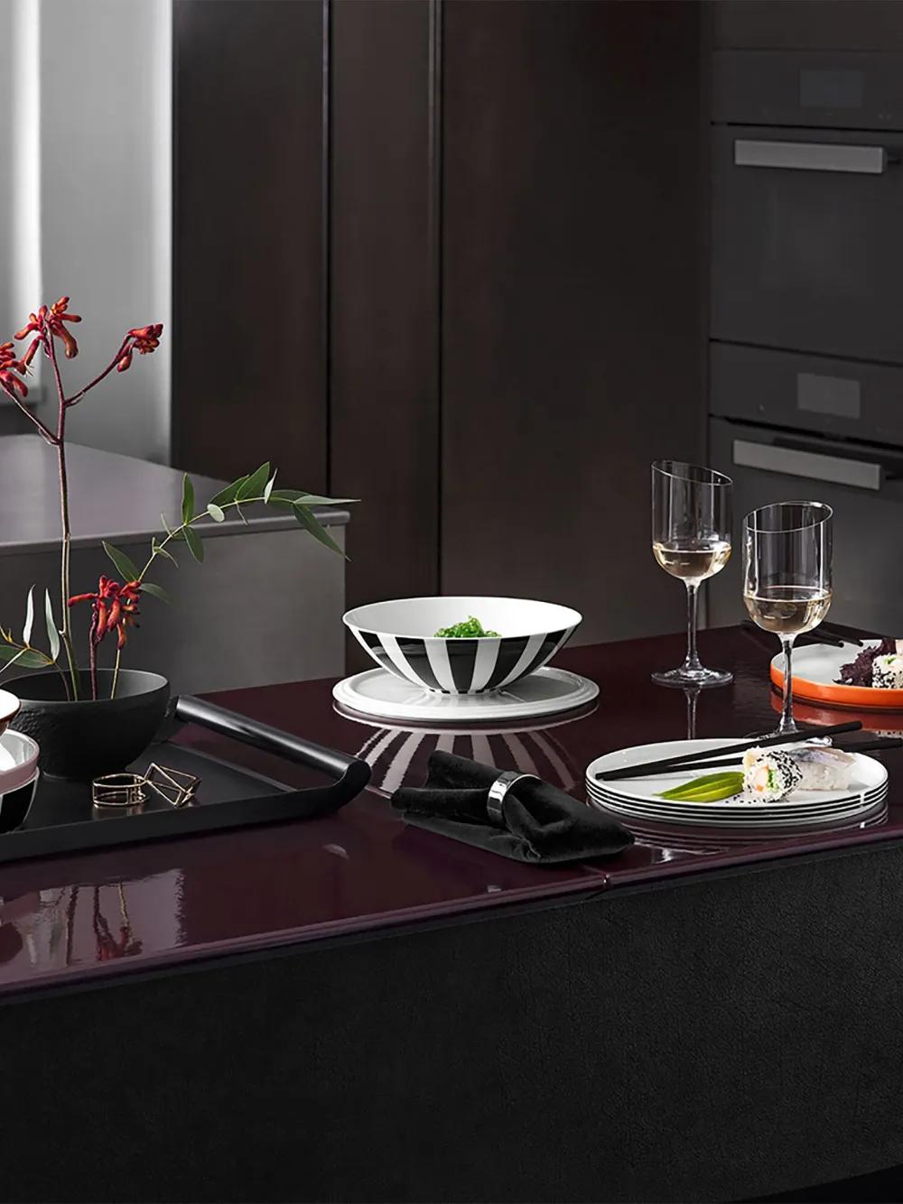 Villeroy & Boch Iconic La Boule Memphis Petite Stackable Five-piece Porcelain Set In White