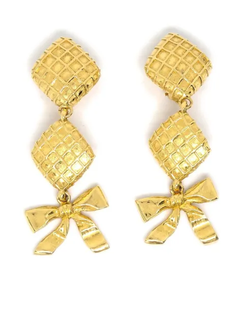 CHANEL Pre-Owned 1990-2000 waffle texture bow dangle clip-on earrings