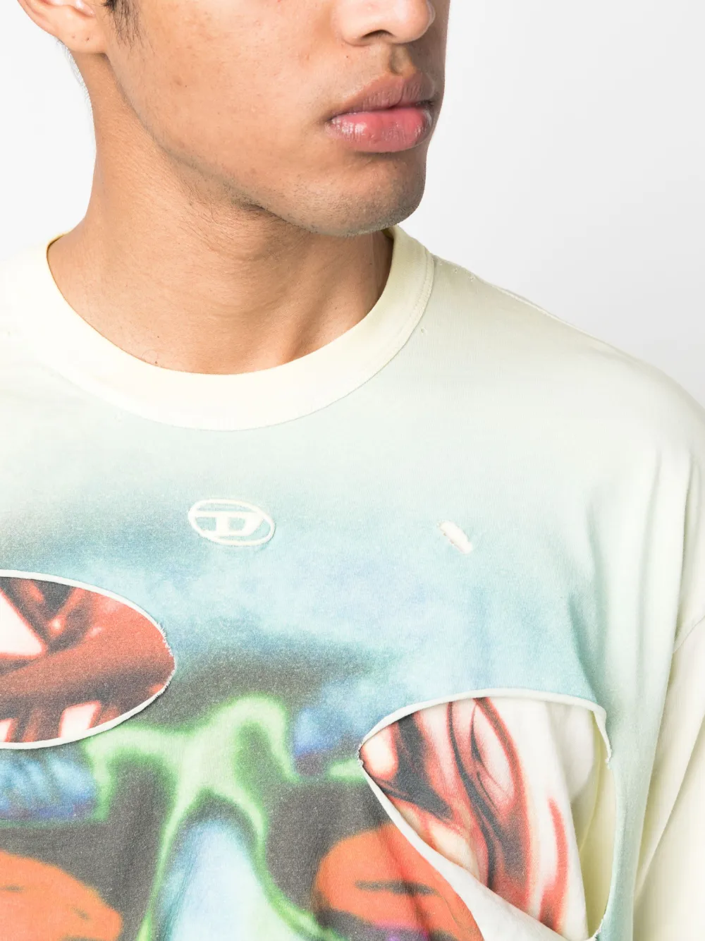 DIESEL DISTRESSED-EFFECT GRAPHIC-PRINT T-SHIRT 