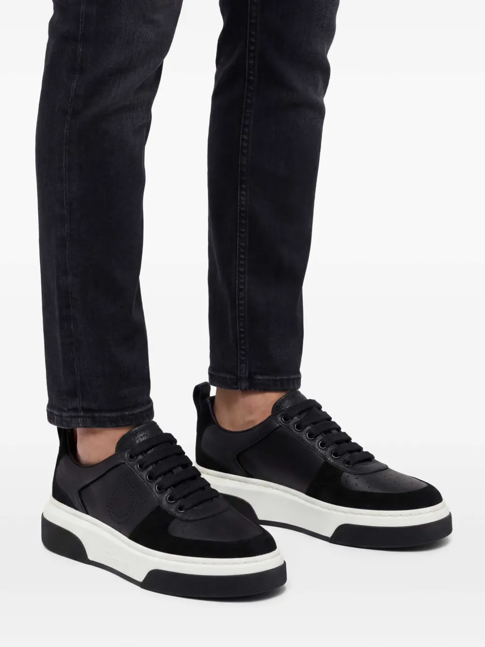 Ferragamo ガンチーニ バイカラースニーカー | ブラック | FARFETCH JP