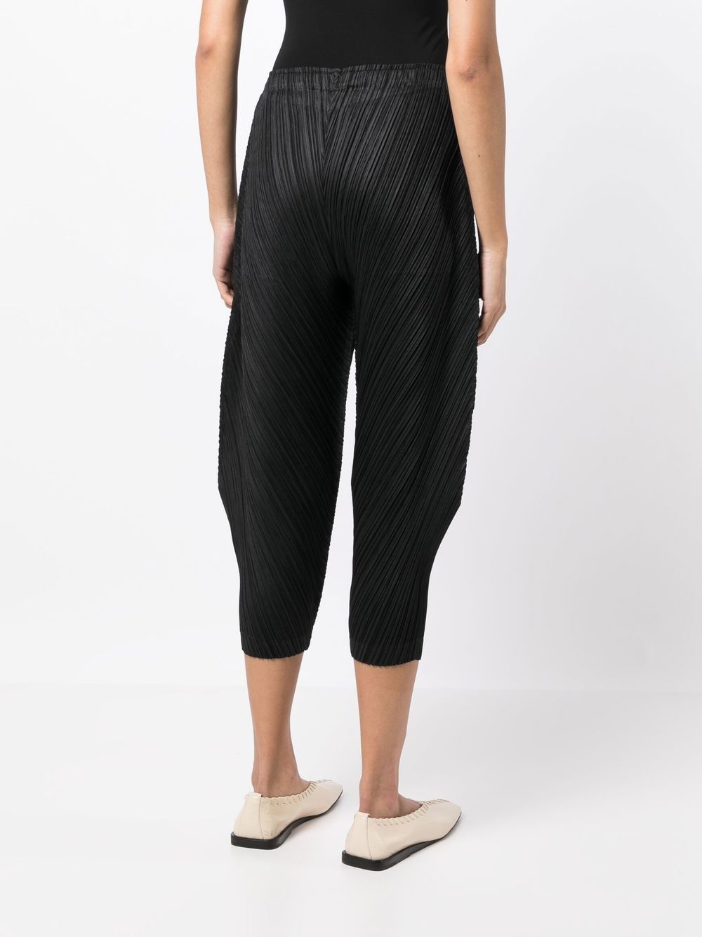 ISSEY MIYAKE PLISSÉ-DETAIL CROPPED TROUSERS