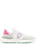 Philippe Model Paris logo-patch low-top sneakers - White