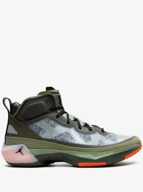 Jordan x UNDEFEATED Air Jordan 37 "Flight Jacket" sneakers