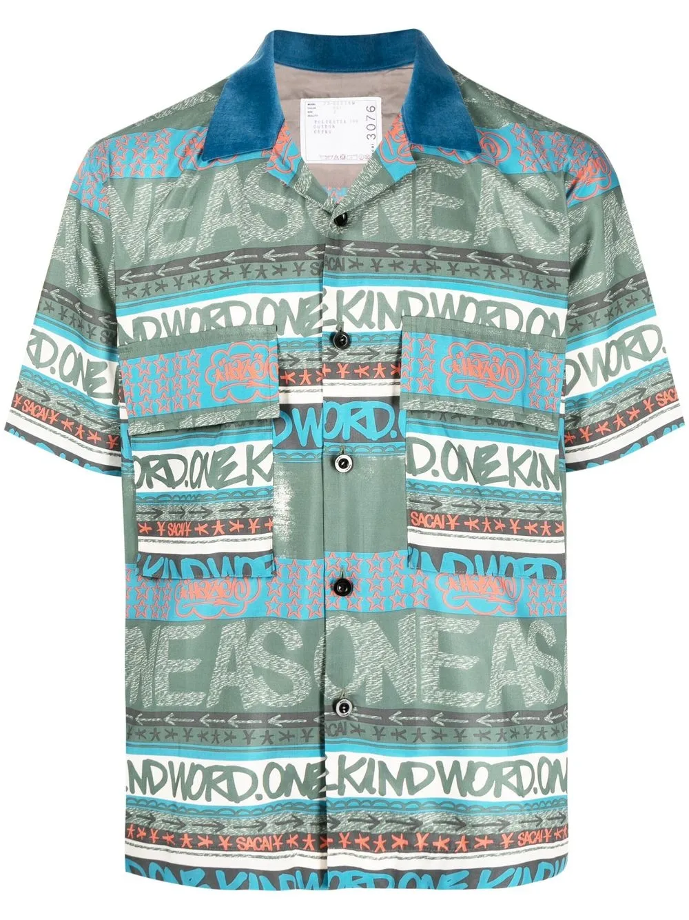 

sacai slogan-print short-sleeve shirt - Multicolour