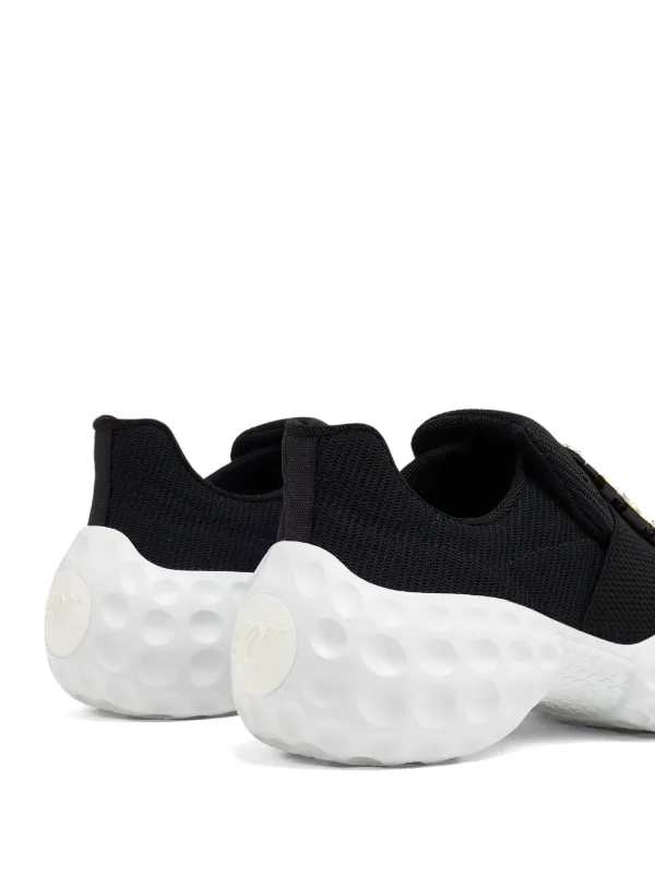 ROGER VIVIER◆Viv Run embellished スニーカー【送料関税込】 Viv' Run embellished sneakers in grey - Roger Vivier | Mytheresa