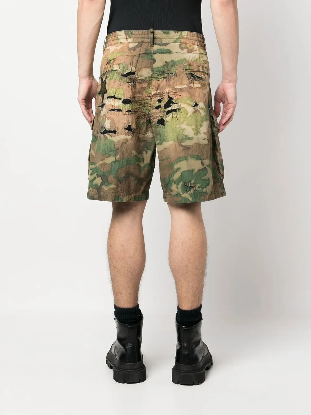 Shop Dsquared2 Logo-print Distressed Shorts In Grün