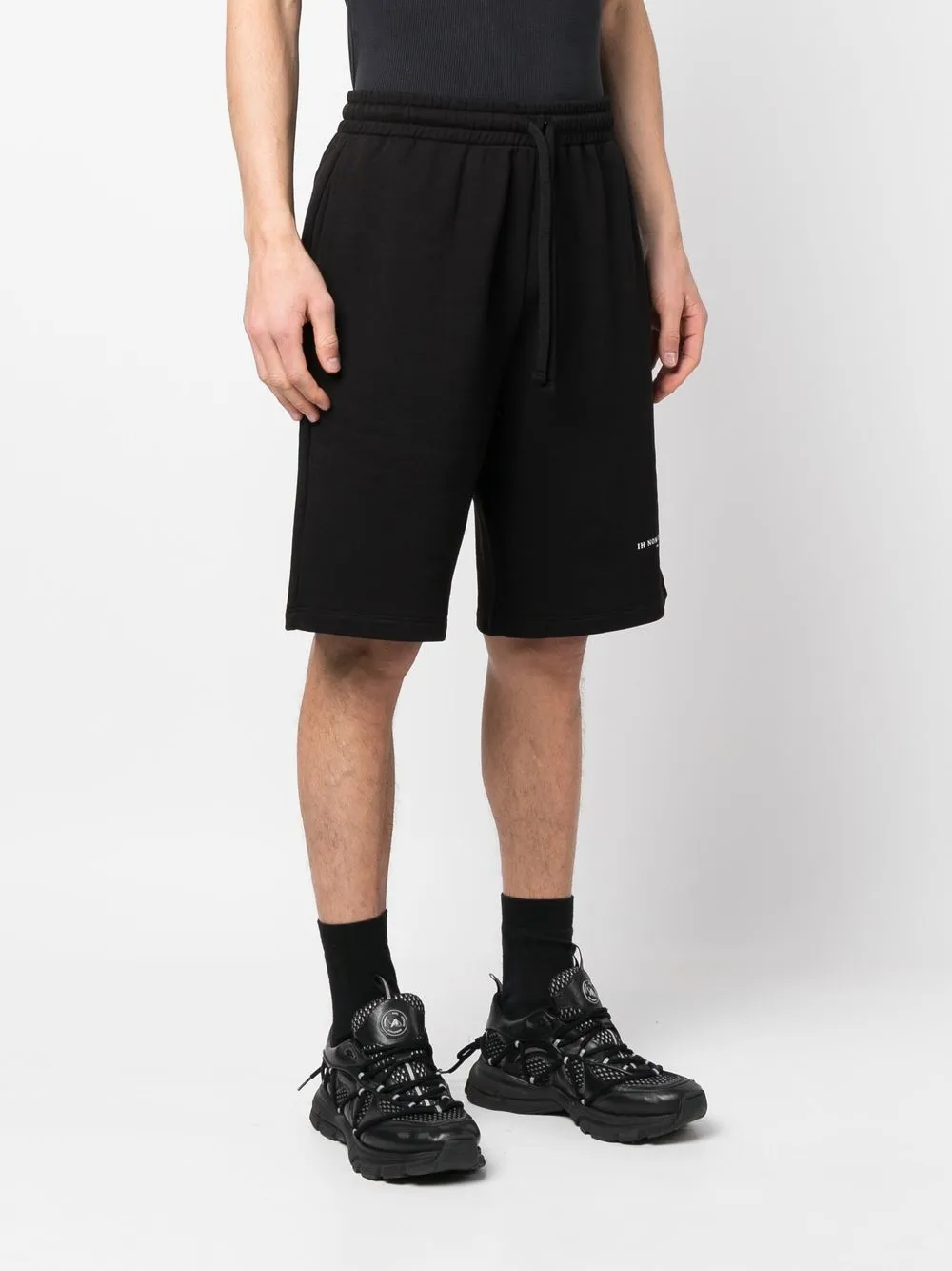 Ih Nom Uh Nit Elasticated-waist Cotton Bermuda In Black