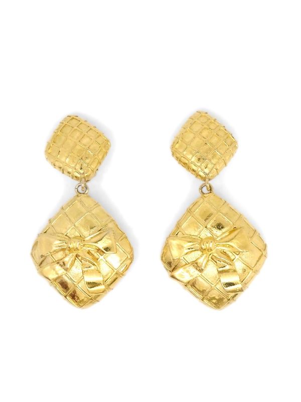 CHANEL Pre-Owned 1990-2000s diamond-quilted Bow Detailing Dangle