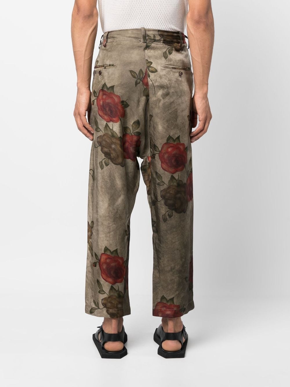 Shop Uma Wang Rose-print Drop-crotch Trousers In Green