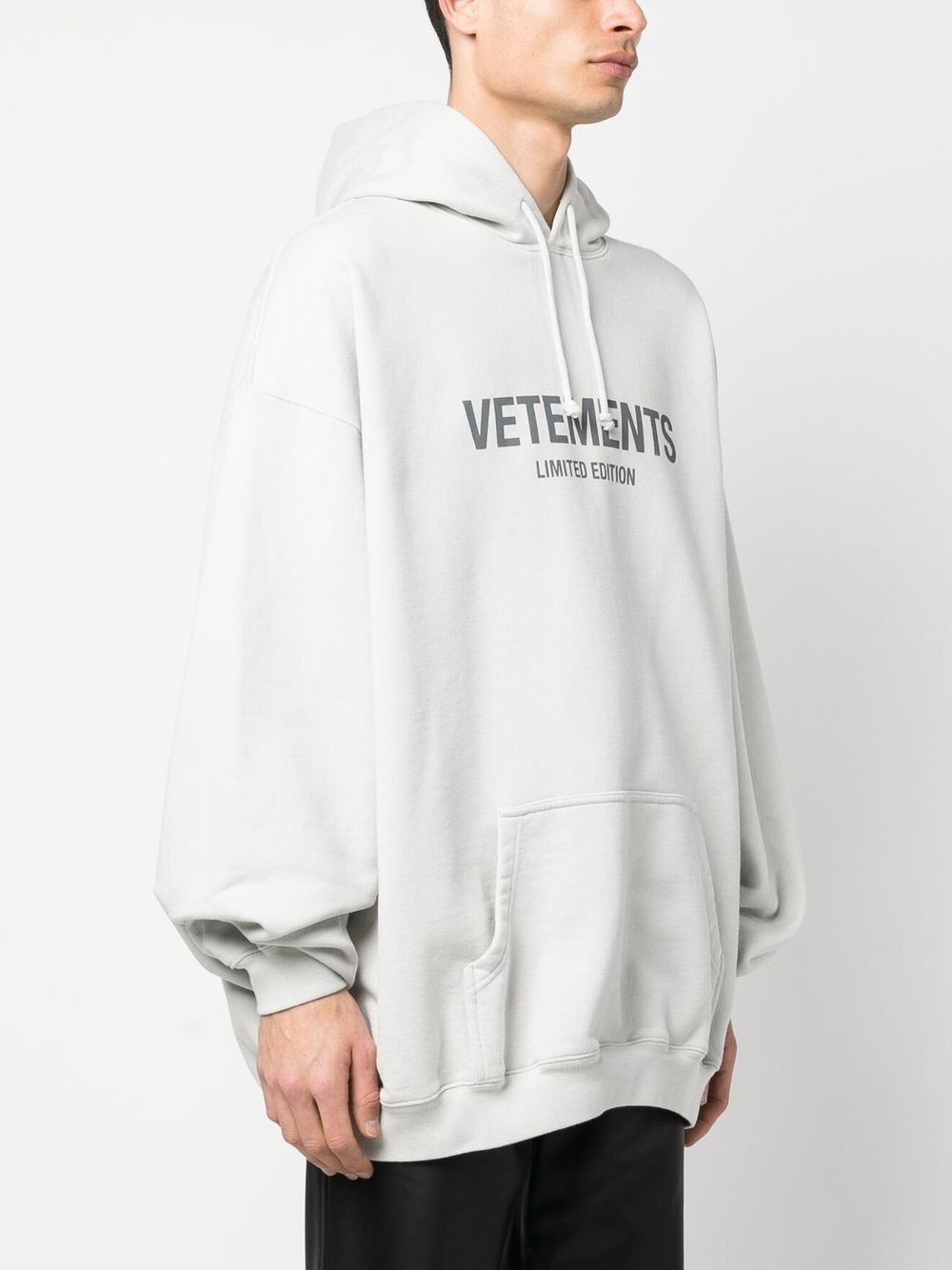 VETEMENTS logo-print Hoodie - Farfetch