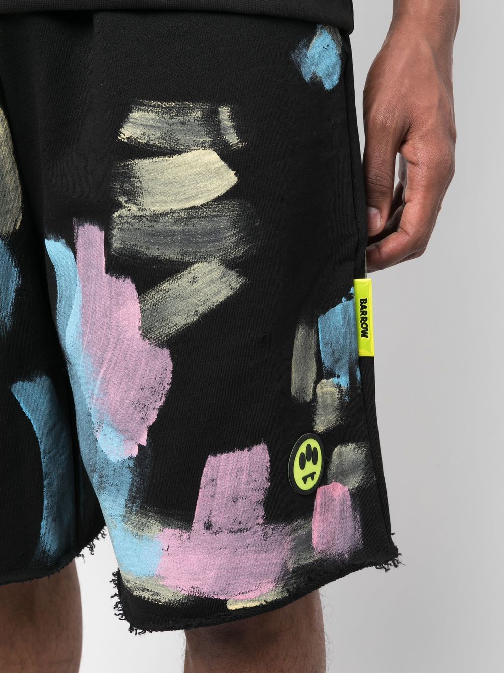 Shop Barrow Painterly-abstract Bermuda Shorts In 黑色
