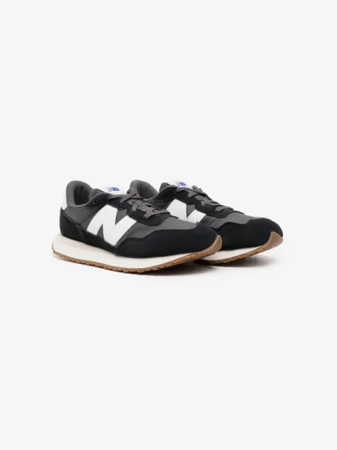 New Balance Kids tenis bajos con logo estampado