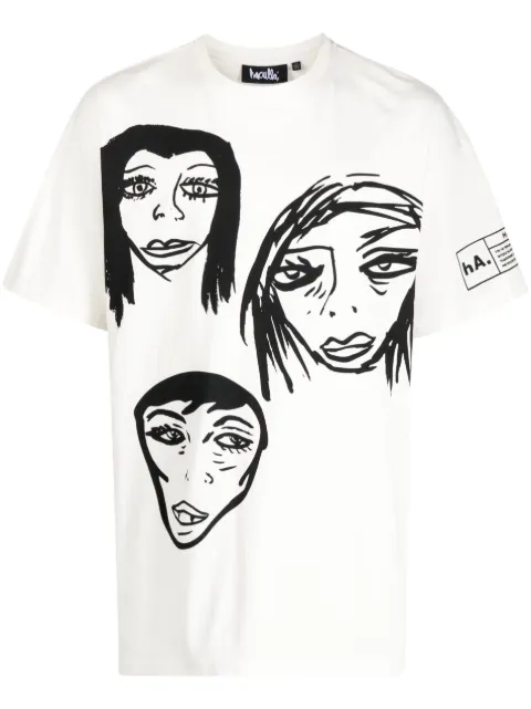 Haculla T-Shirt mit They're Watching-Print